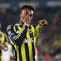 Nene hat-trick yaptı, tarihe geçti!