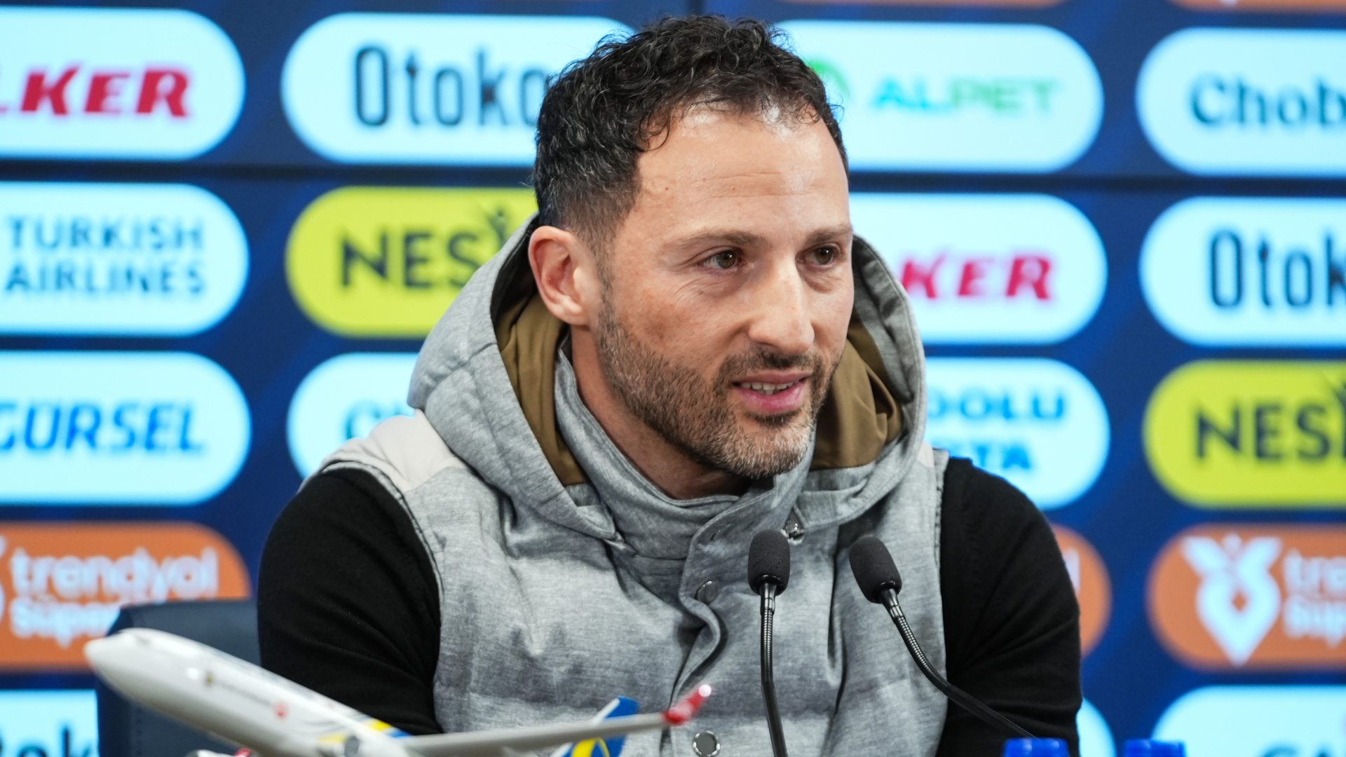 Fenerbahçe Teknik Direktörü Tedesco: Köklerimize Dönüyoruz, Sistemimiz 4-3-3