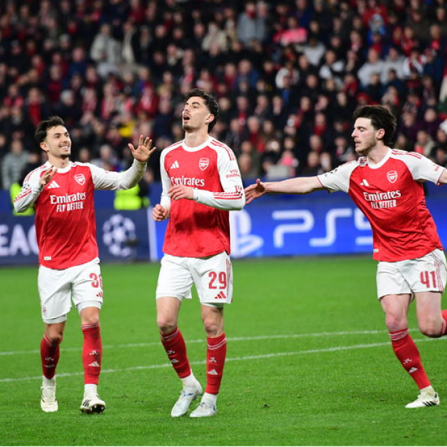 Arsenal, evinde çeyrek final biletini aldı!