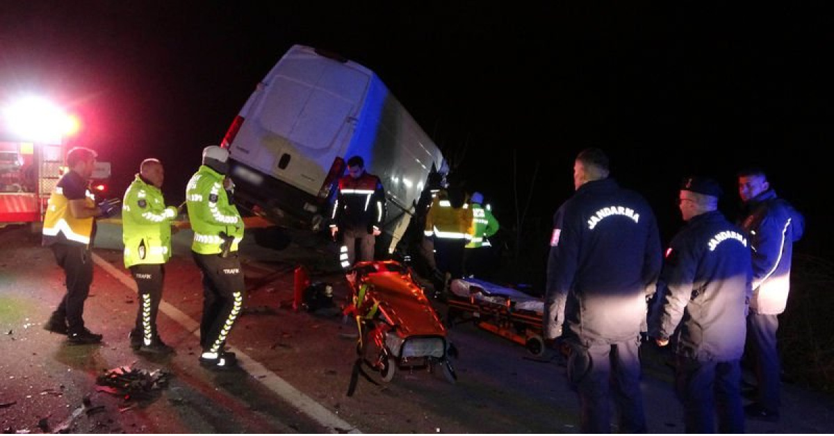 Edirne'de TIR vekamyonet kaza, 2 ölü, 1 yaralı