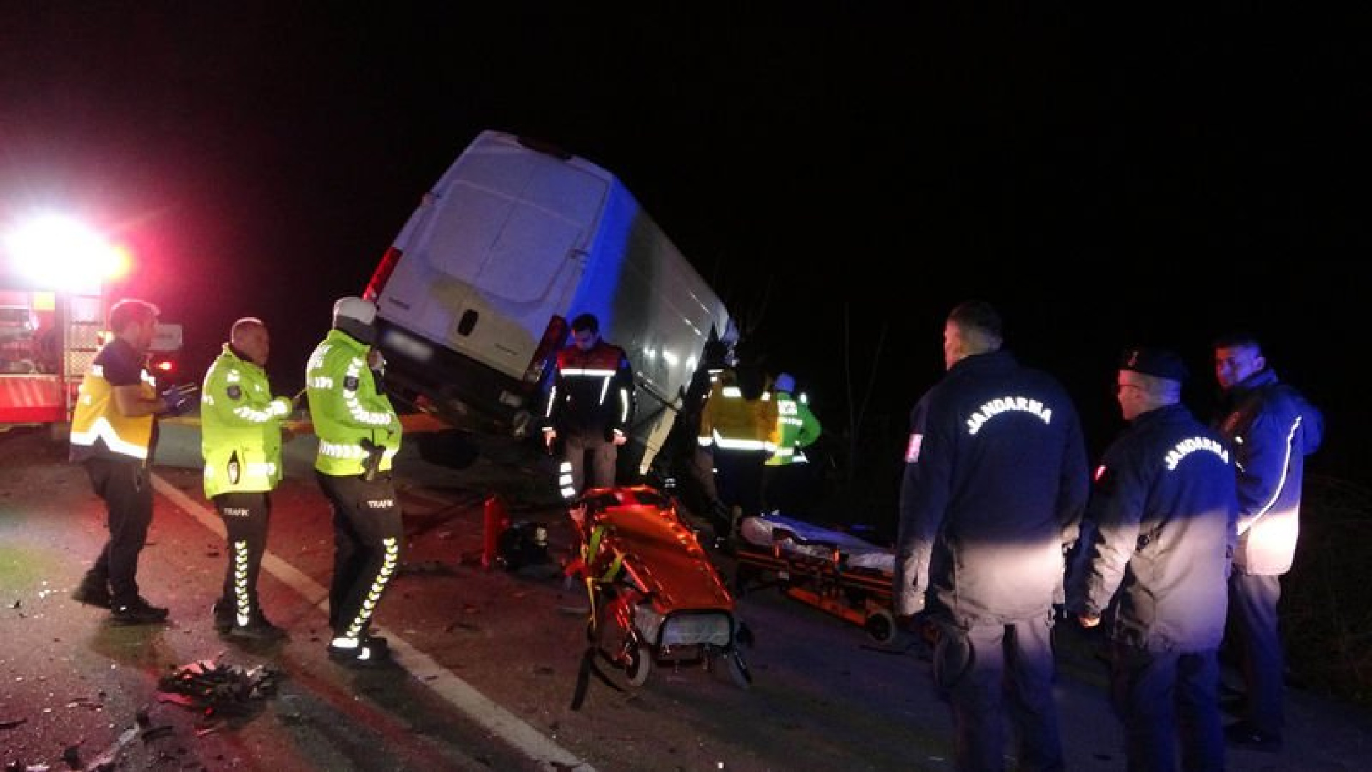 Edirne'de kamyonet TIR'a çarptı: 2 ölü, 1 yaralı | Son dakika haberleri