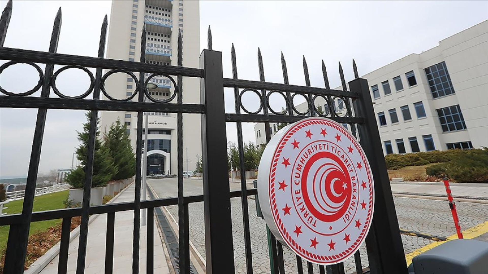 Ticaret Bakanlığı'ndan Spekülasyon ve Stokçuluğa Karşı Net Uyarı: Geçit Yok