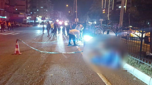 Yolun karşısına geçen kadın kazada hayatını kaybetti