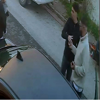 Hırsız eğlencesi! Çaldıkları yüzükleri taktılar!