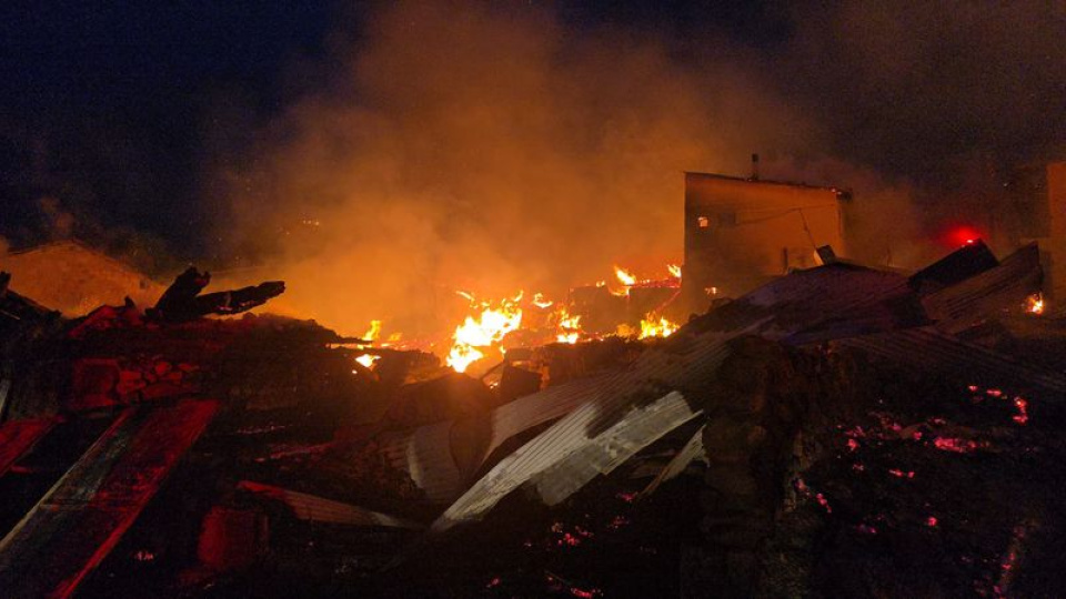 Bolu'da 4 ev ve 8 samanlık yandı