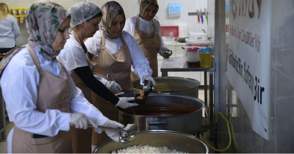 Depremzede Kadınlara İş Imkanı Veren Lokanta