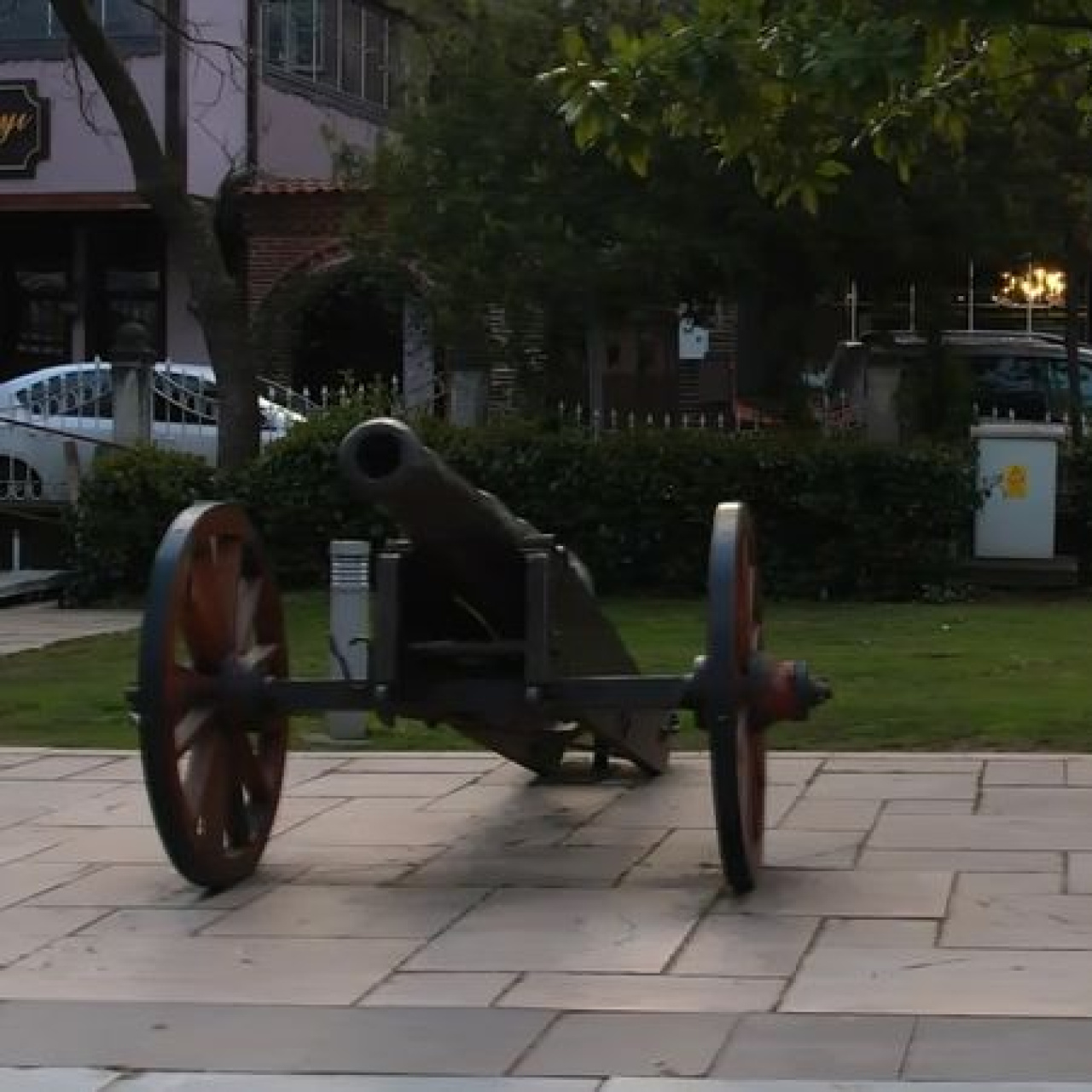 Ramazan topu yüzünde patladı!