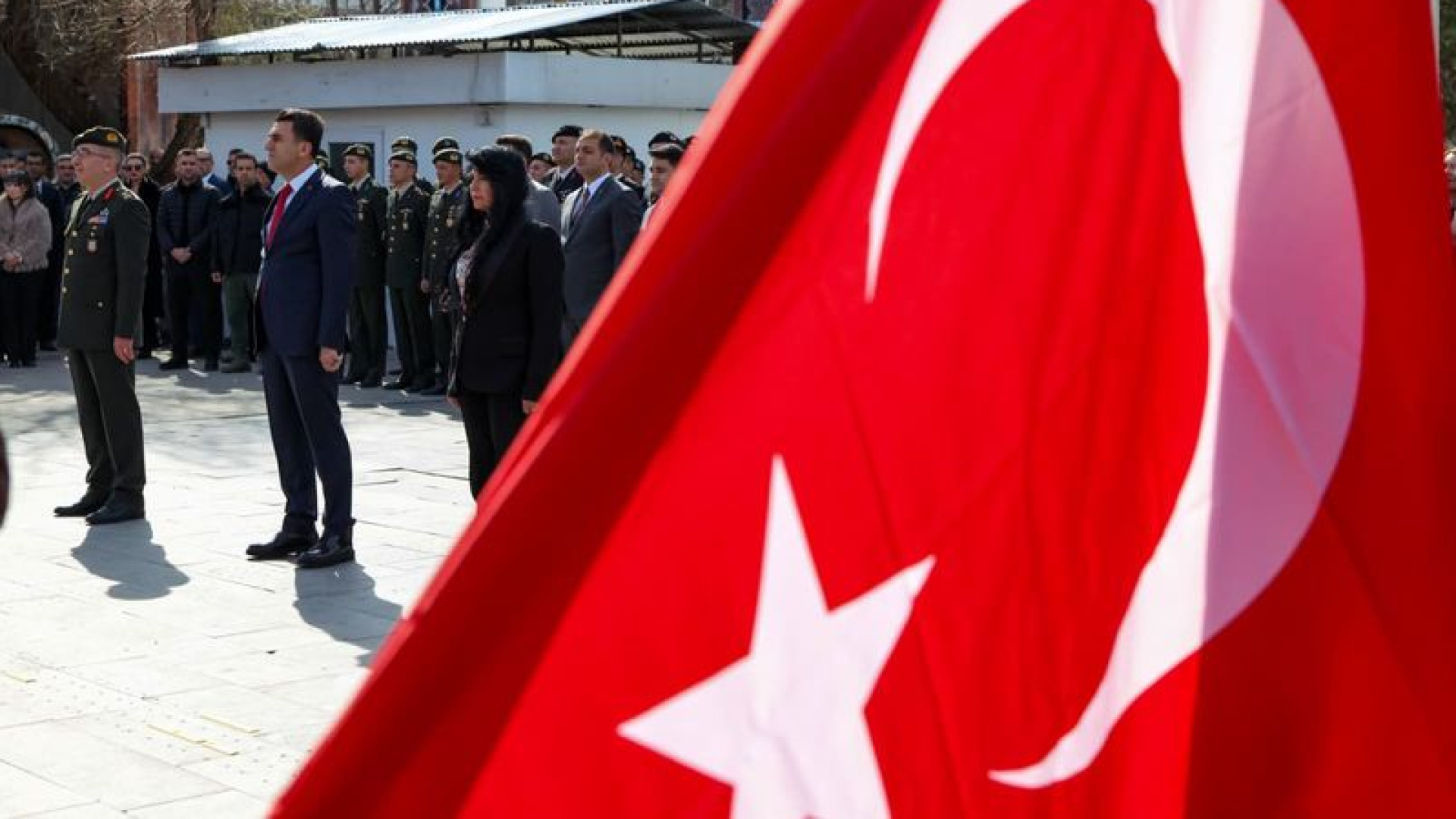 Tunceli'de 30 Yıl Sonra Meydanda Resmi Tören Düzenlendi