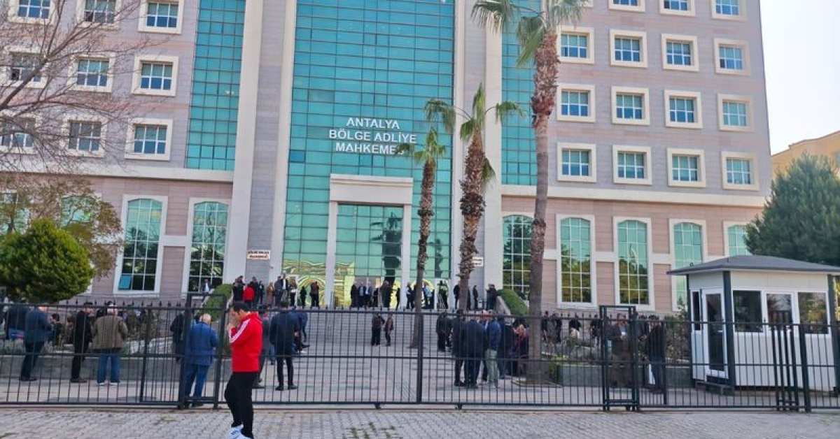 Antalya Belediyesi Davası: Sanıklar ve Avukatları Salonda