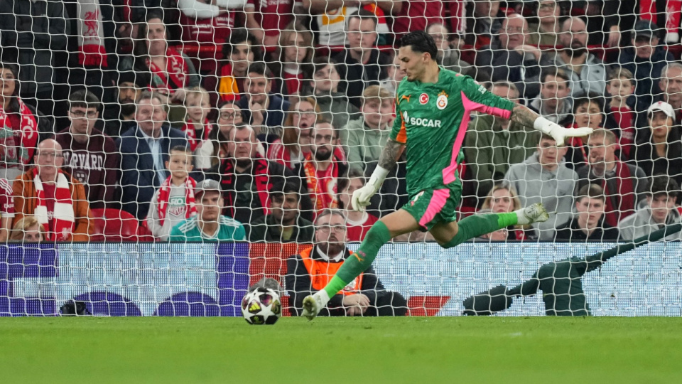 Uğurcan Çakır ilk yarıya damga vurdu!