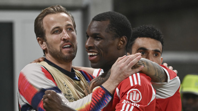 Bayern Münih, dört golle turladı!