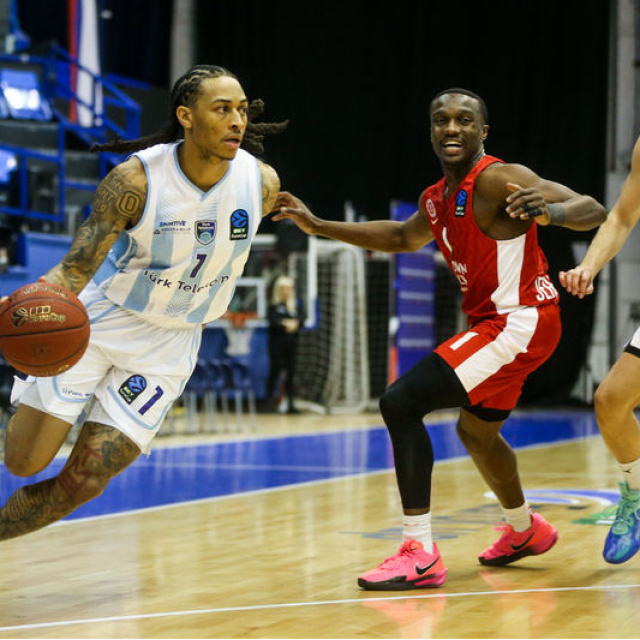 Türk Telekom, yarı final biletini aldı!