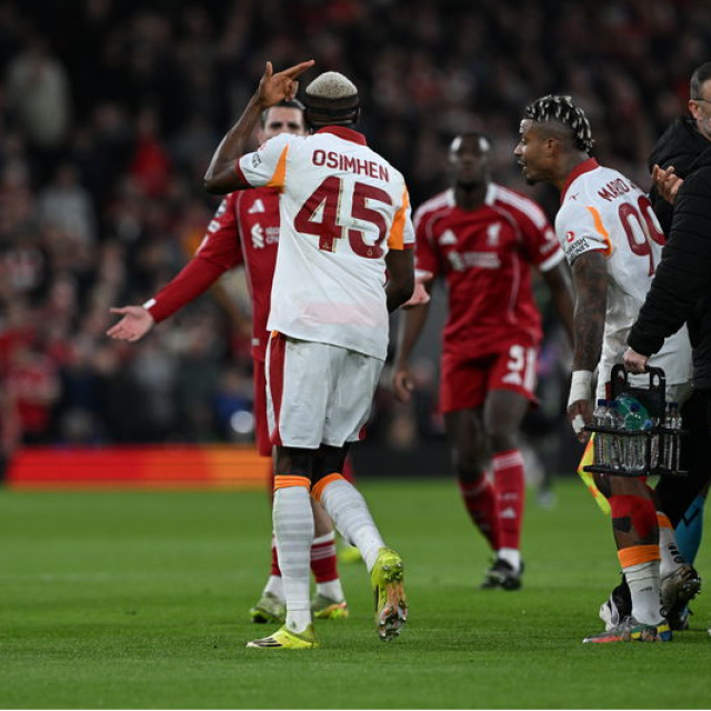 Osimhen kolundan sakatlandı!