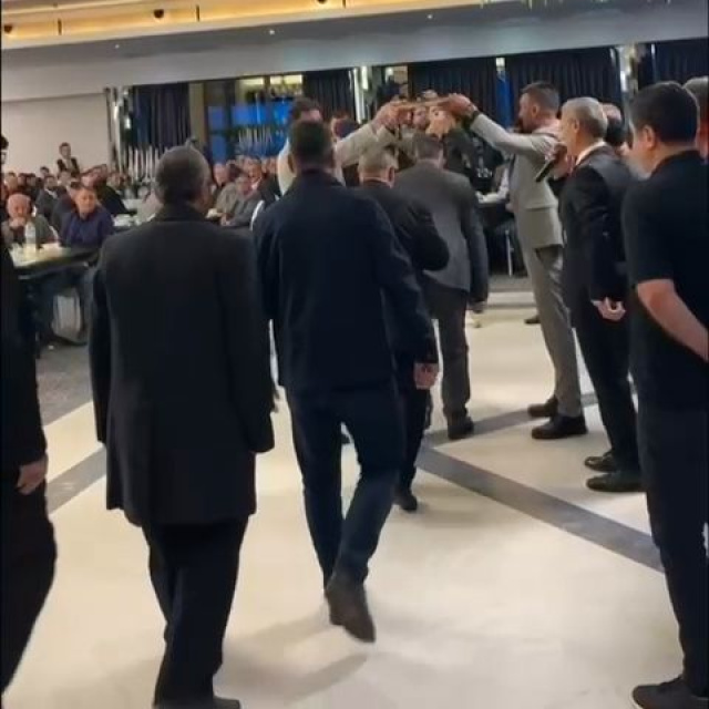 Bursa'da husumetli iki grup, iftarda barıştı