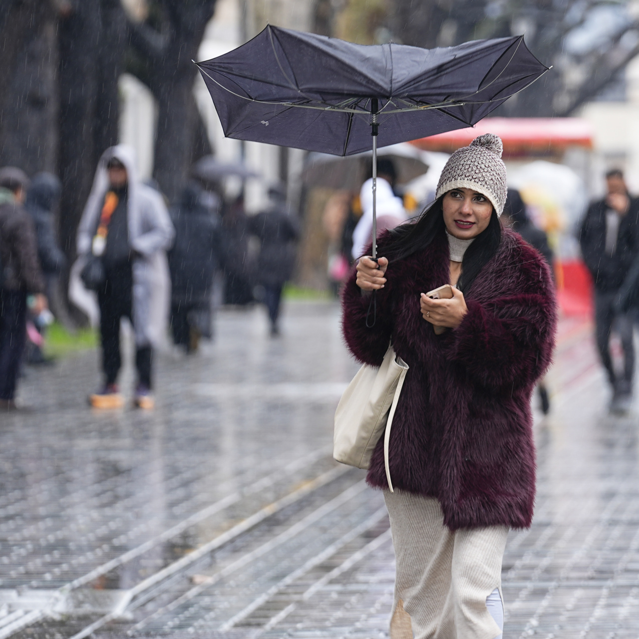 Sağanak yağmur ve kuvvetli rüzgar uyarısı! Bu bölgeler dikkat