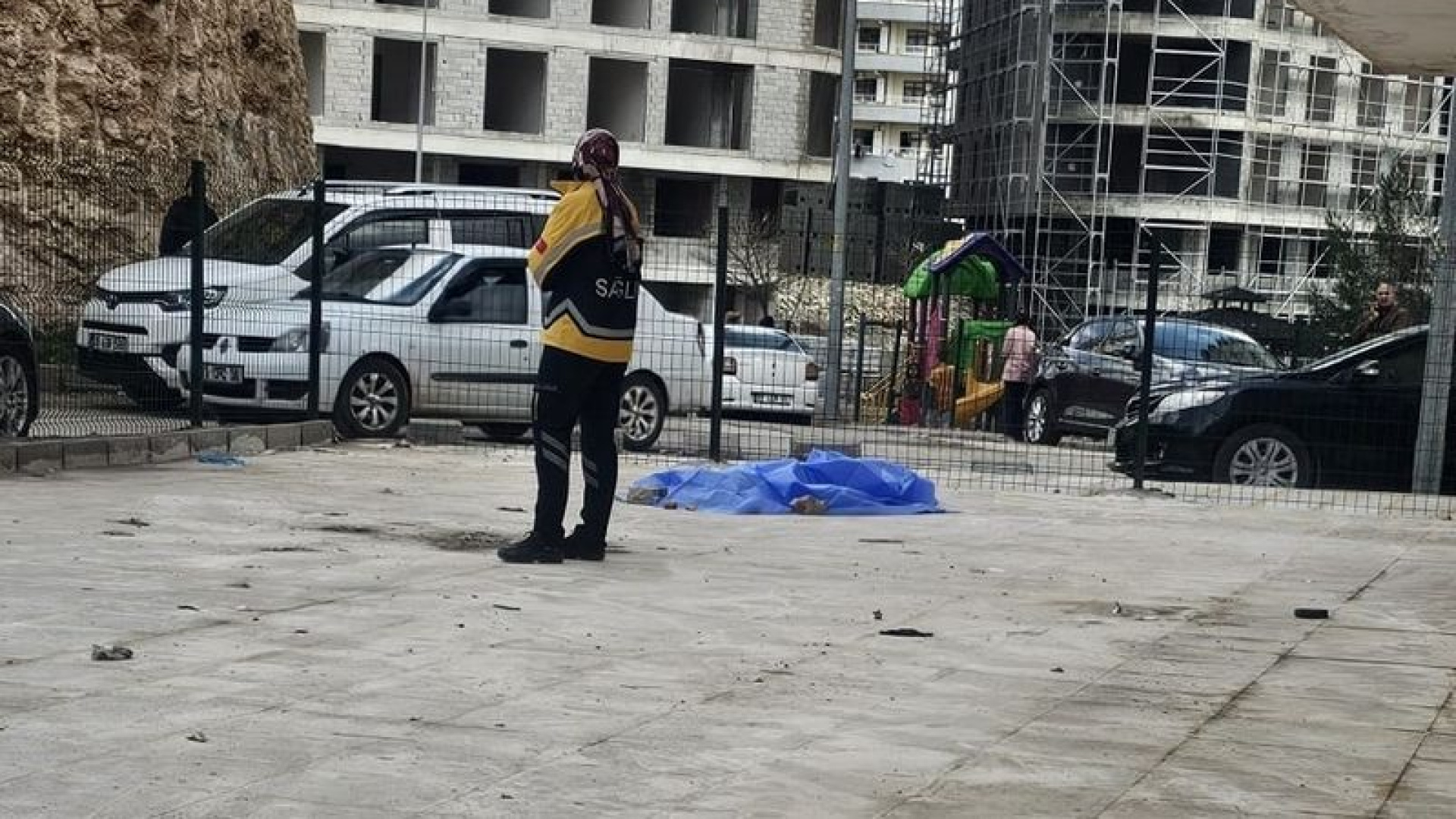 Mardin'de Acı Olay: 22 Yaşındaki Kübra Öğrendik Balkondan Düşerek Hayatını Kaybetti