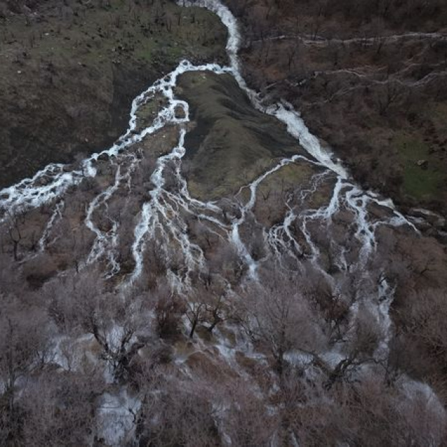 Derecik'te hava ısındı, doğa canlandı