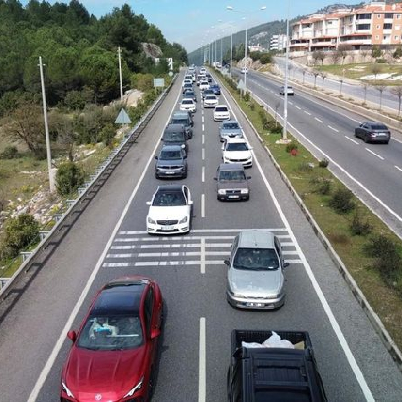 Bodrum doldu taştı! 1 günde 25 bin araç!