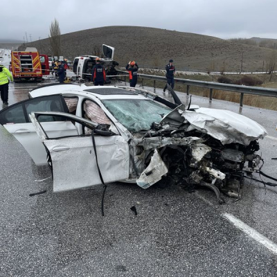 Baba ve oğlu hayattan koparan kaza