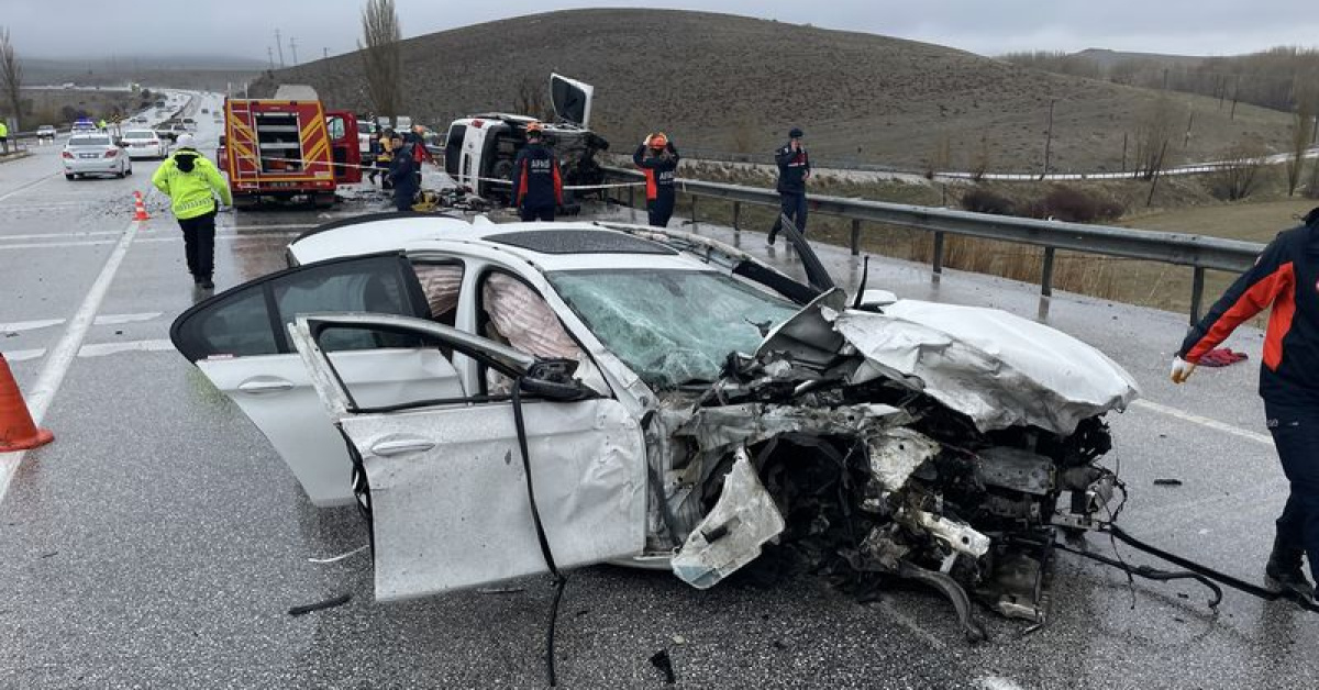 Konya'da Baba ve Oğlu Hayattan Kopardıgı Kazada 2 Ölüm