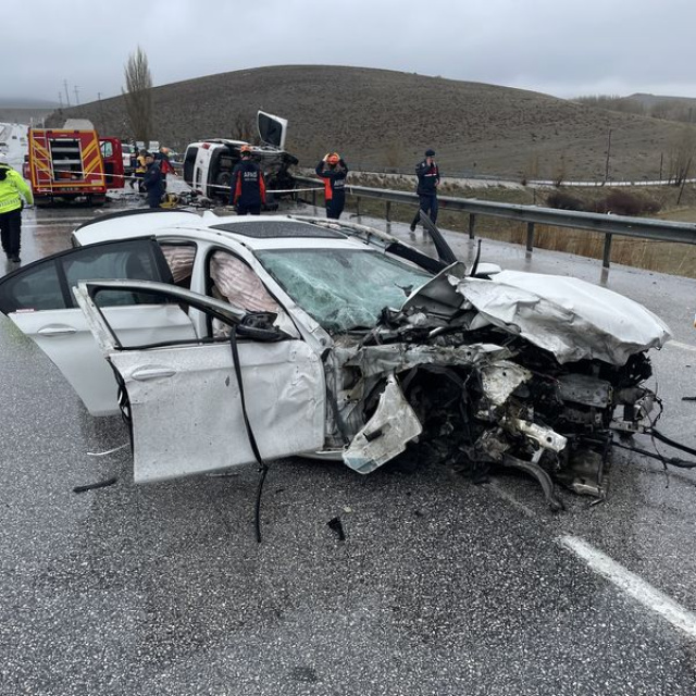 Baba ve oğlu hayattan koparan kaza