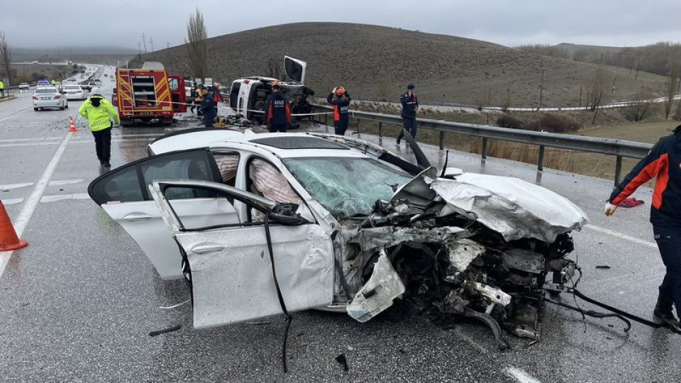 Baba ve oğlu hayattan koparan kaza