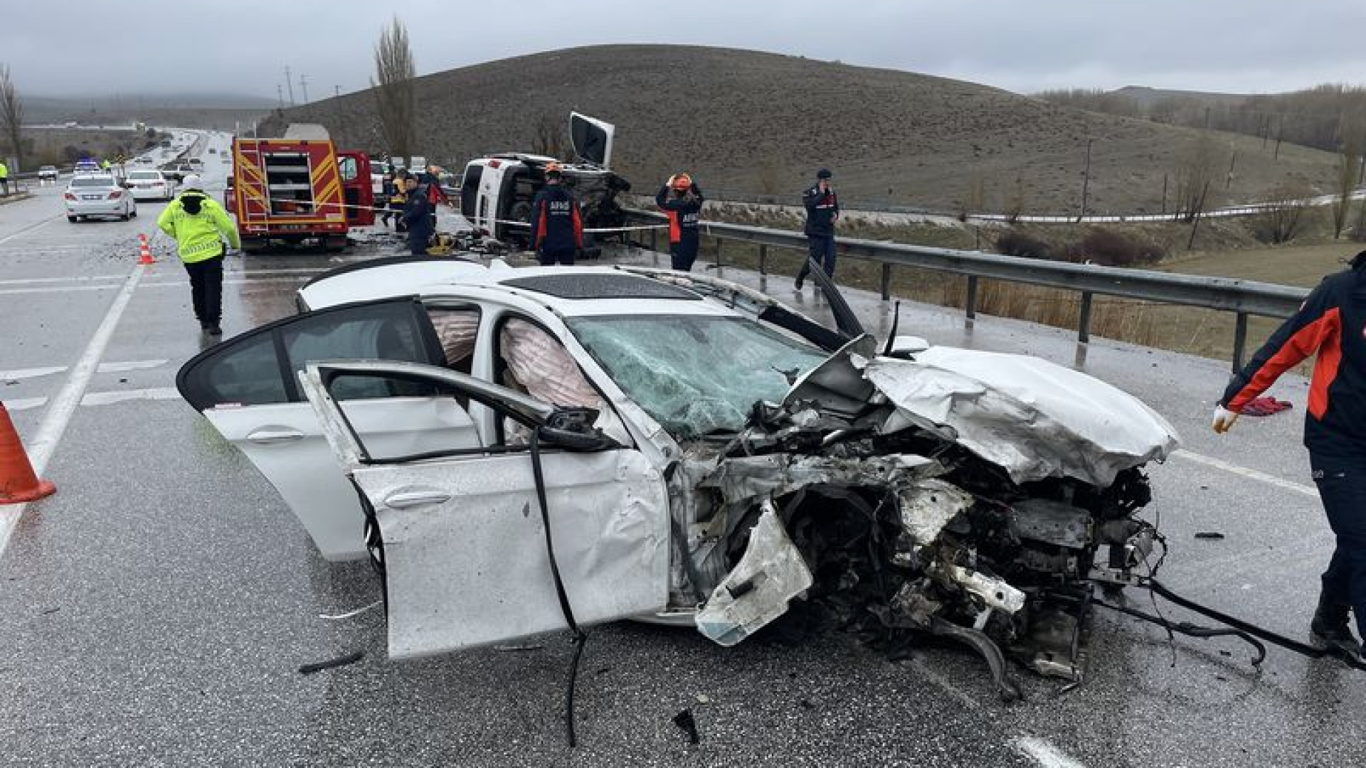 Konya'da Korkunç Trafik Kazası: Baba ve Oğlu Hayatını Kaybetti