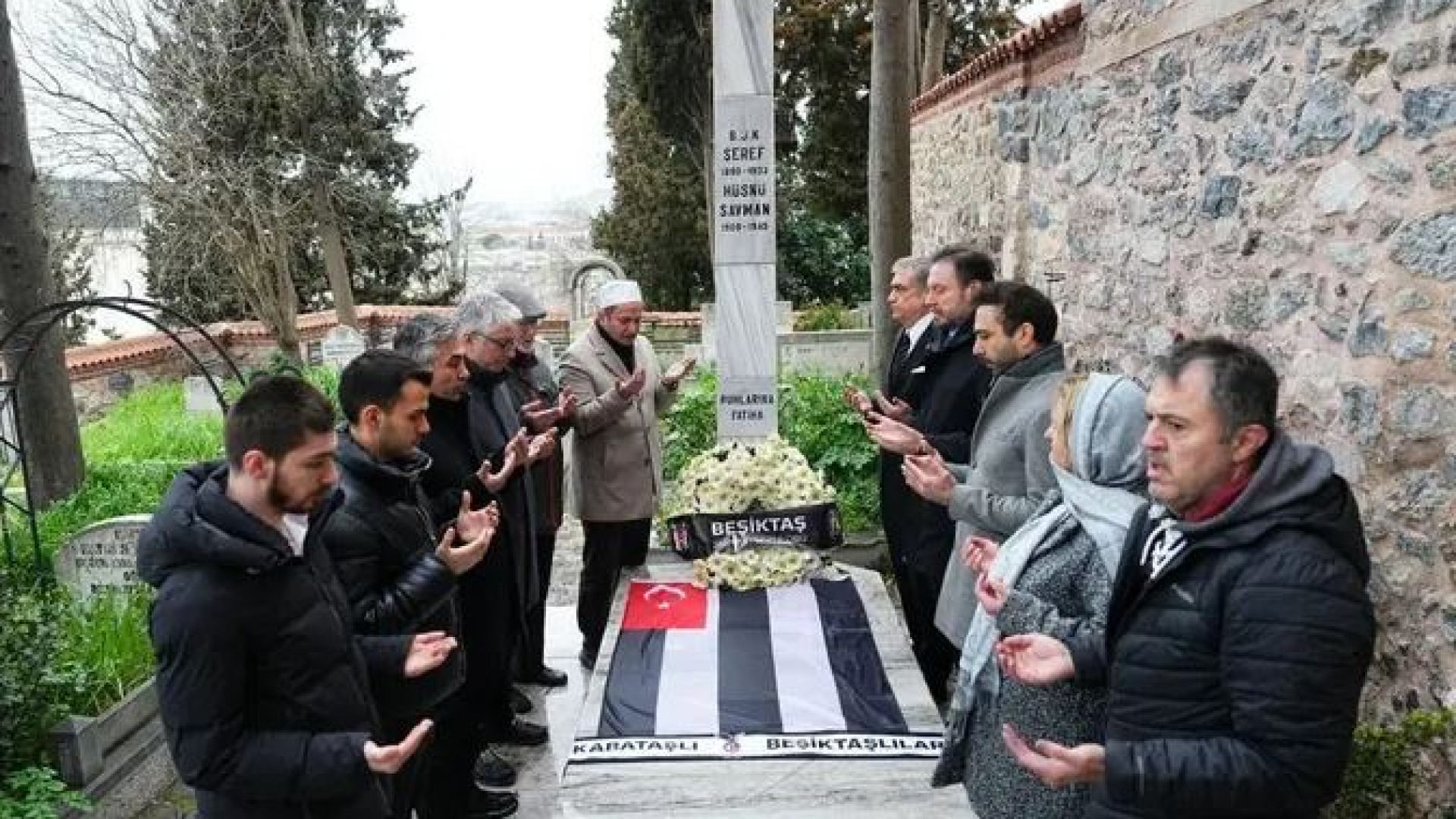 Beşiktaş, Futbol Şubesinin Kurucusu Şeref Bey'i Kabri Başında Andı