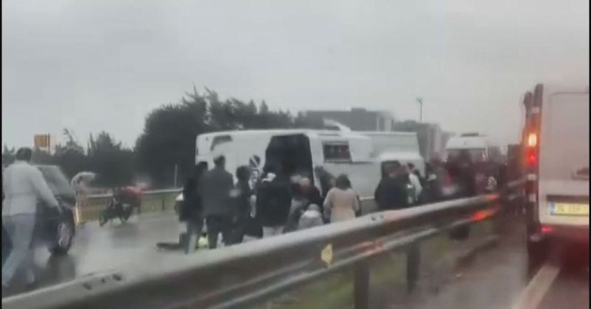 Büyükçekmece'depersonel taşıyan aracı kaza - 1 ölü, 9 yaralı