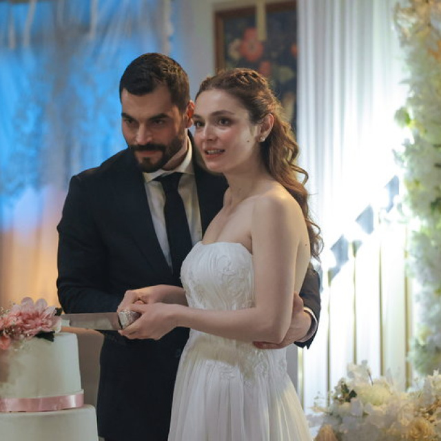 Veliaht bu akşam yok mu?