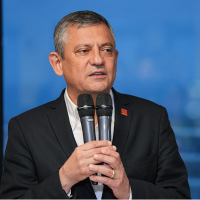 Özgür Özel, tutuklu yakınlarıyla iftar yaptı