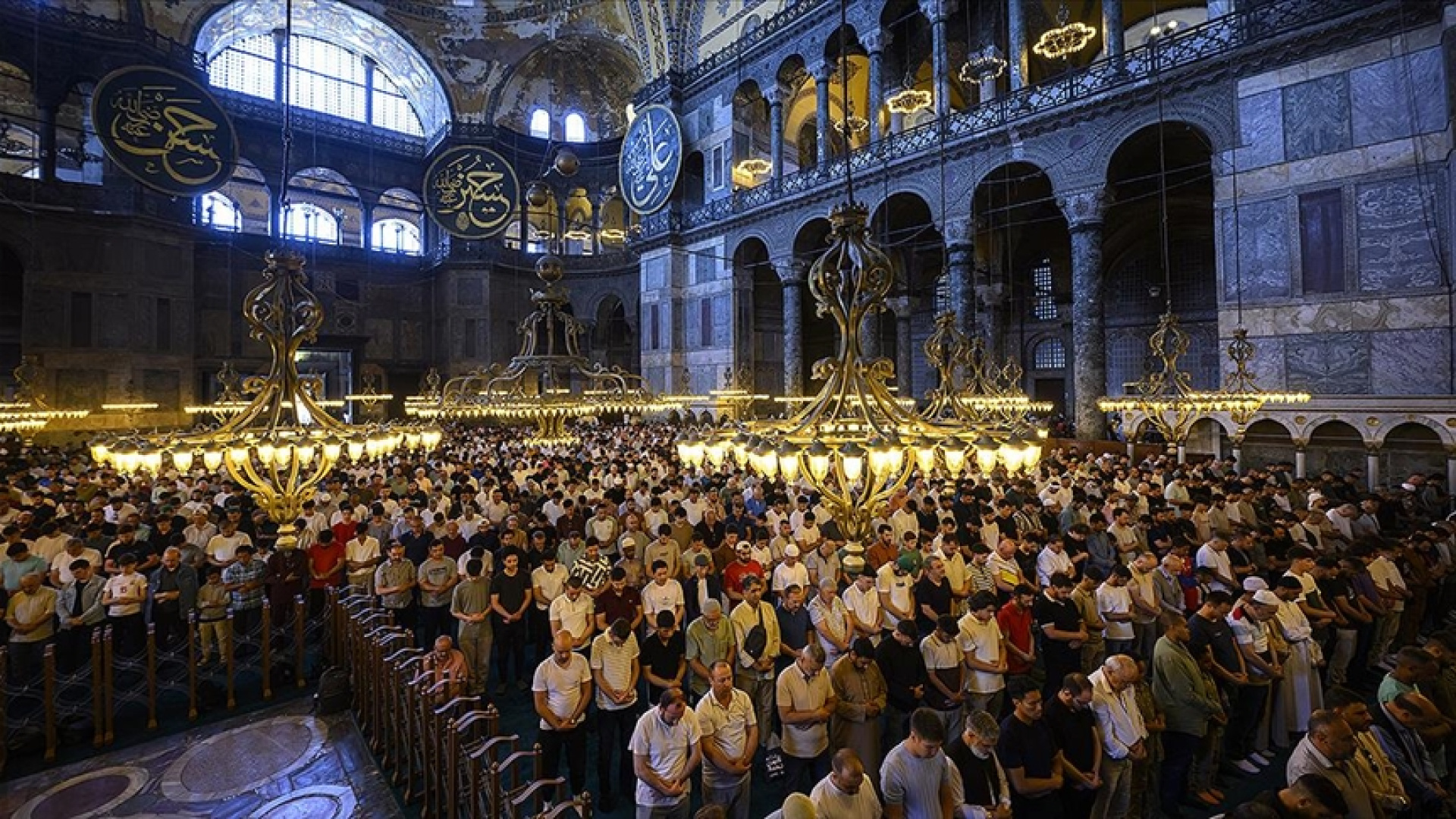 BAYRAM NAMAZI SAATLERİ 2026: İstanbul, Ankara, İzmir bayram namazı saat kaçta kılınacak? Diyanet ile il il Ramazan bayram namazı vakitleri