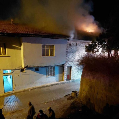 Çankırı’da ahşap ev alevlere teslim oldu: 2 ölü