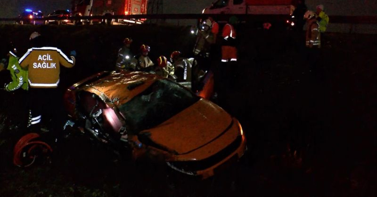 İstanbul'da Ticari Taksi Su Kanalına Uçtu, 3 Ölüm