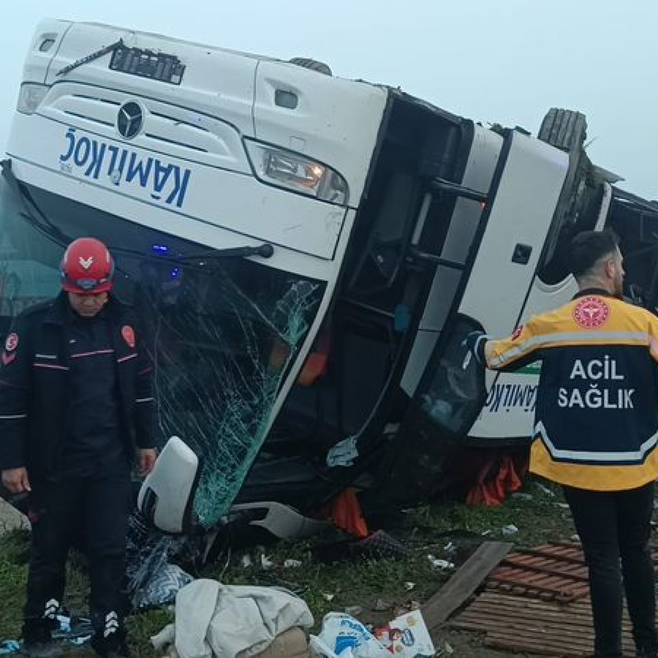Yolcu otobüsü devrildi! Can kayıpları var!