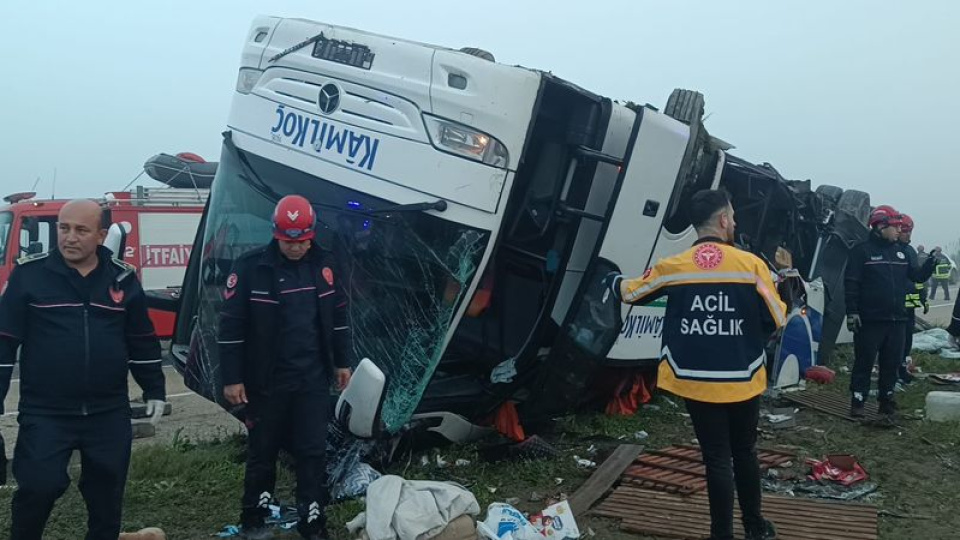 Yolcu otobüsü devrildi! Can kayıpları var!