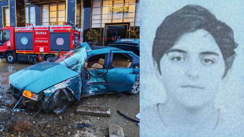 Otomobil reklam panosuna çarptı: 1 ölü