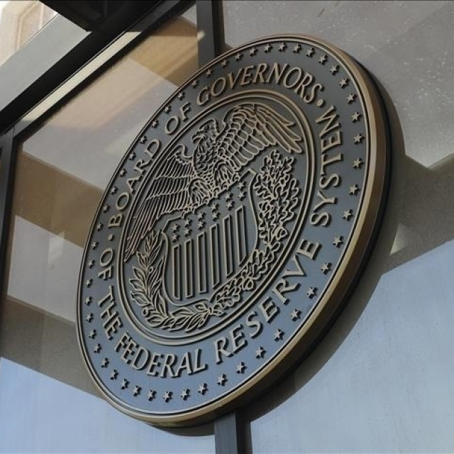 Ateş çemberinde Fed: Faiz sabit, riskler yükseliyor