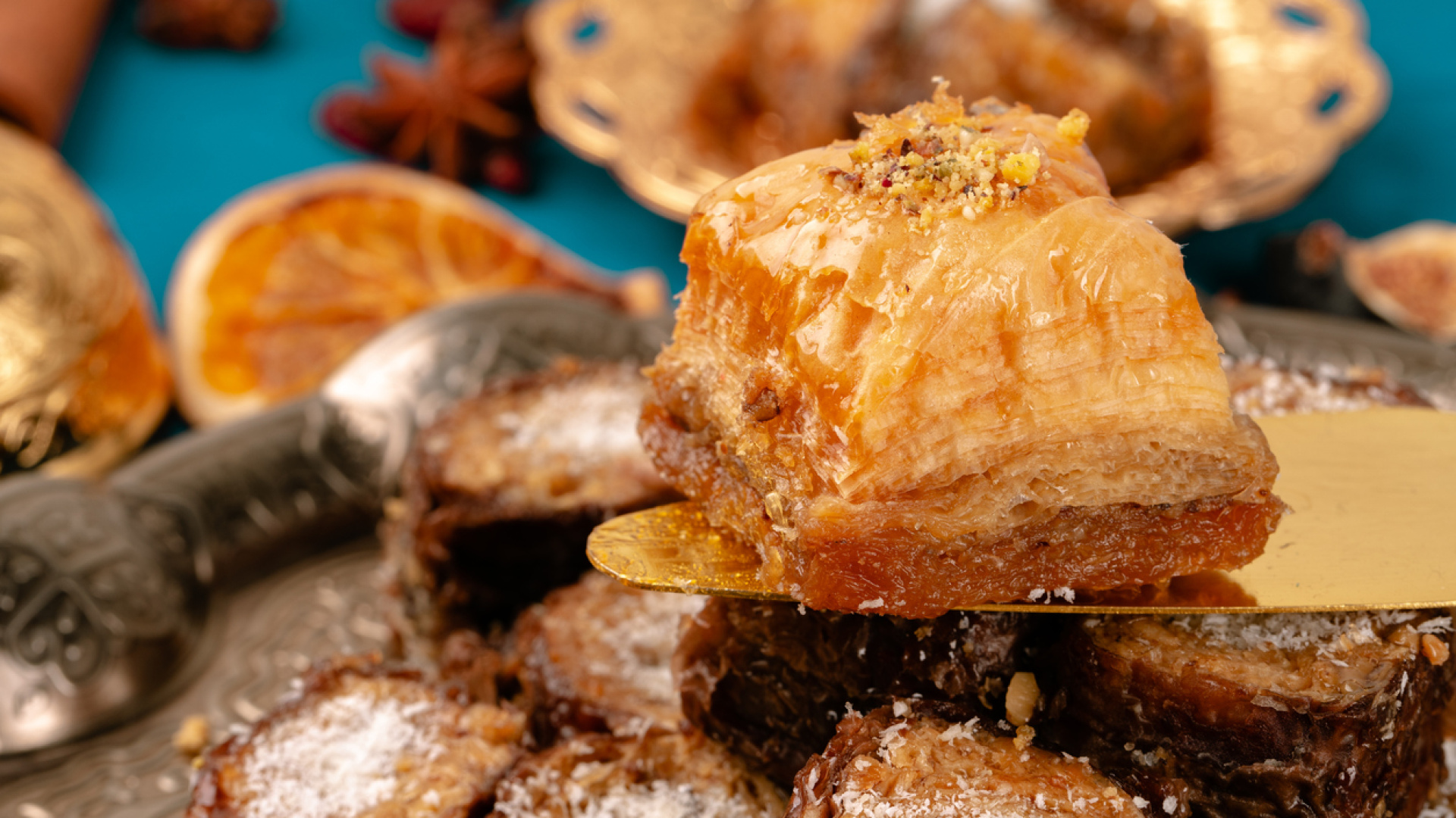 Misafirleriniz bu tarife talip olacak! Hamurundan şerbetine kusursuz sonuç:Evde cevizli baklava yapmanın püf noktaları!