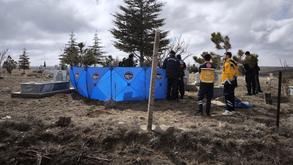 Annesinin mezarı başında öldürüldü! Kan donduran kadın cinayeti!