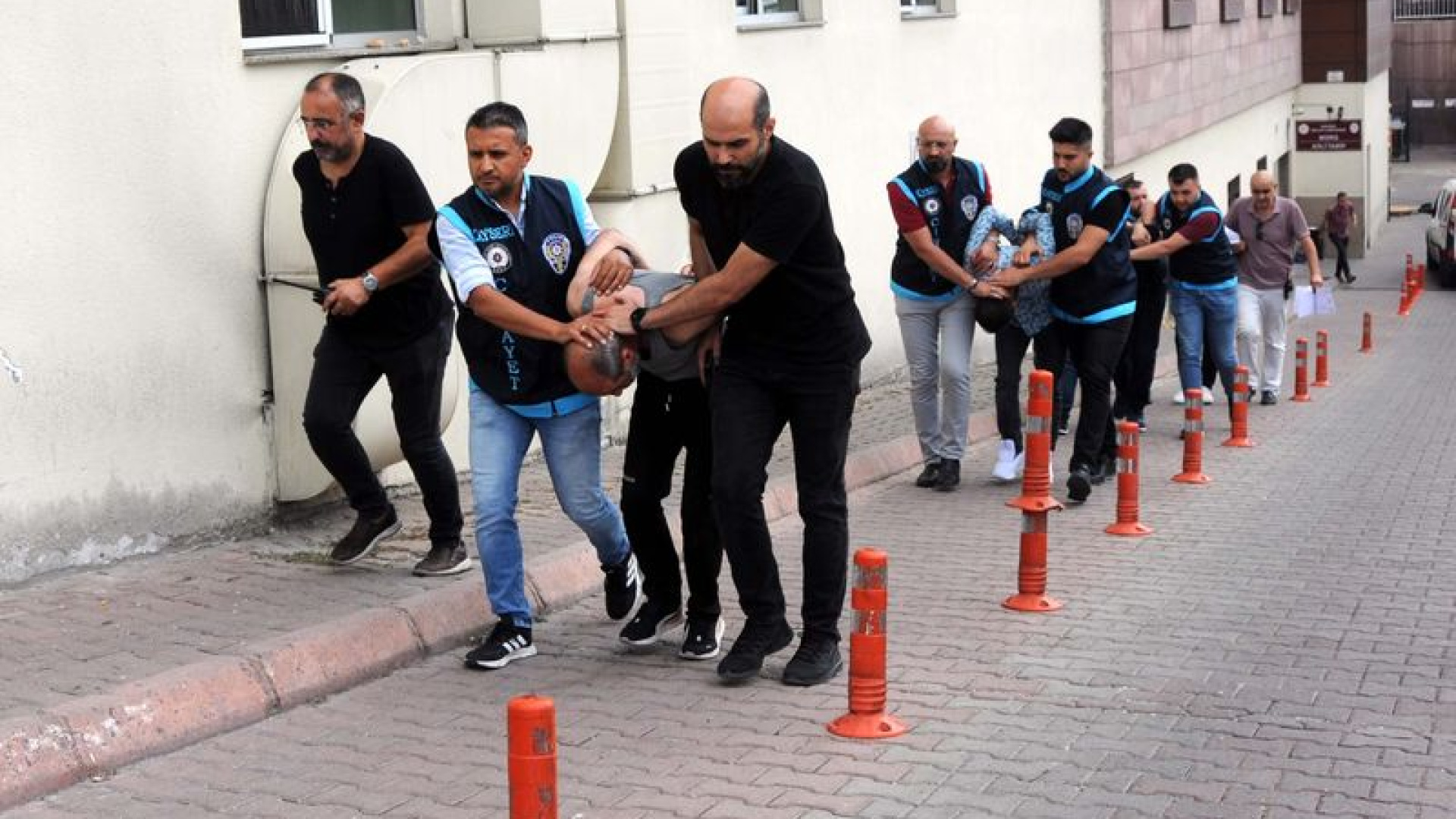 Kavgaya Müdahale Eden Polisin Şehit Edildiği Davada Müebbet Cezası Onandı