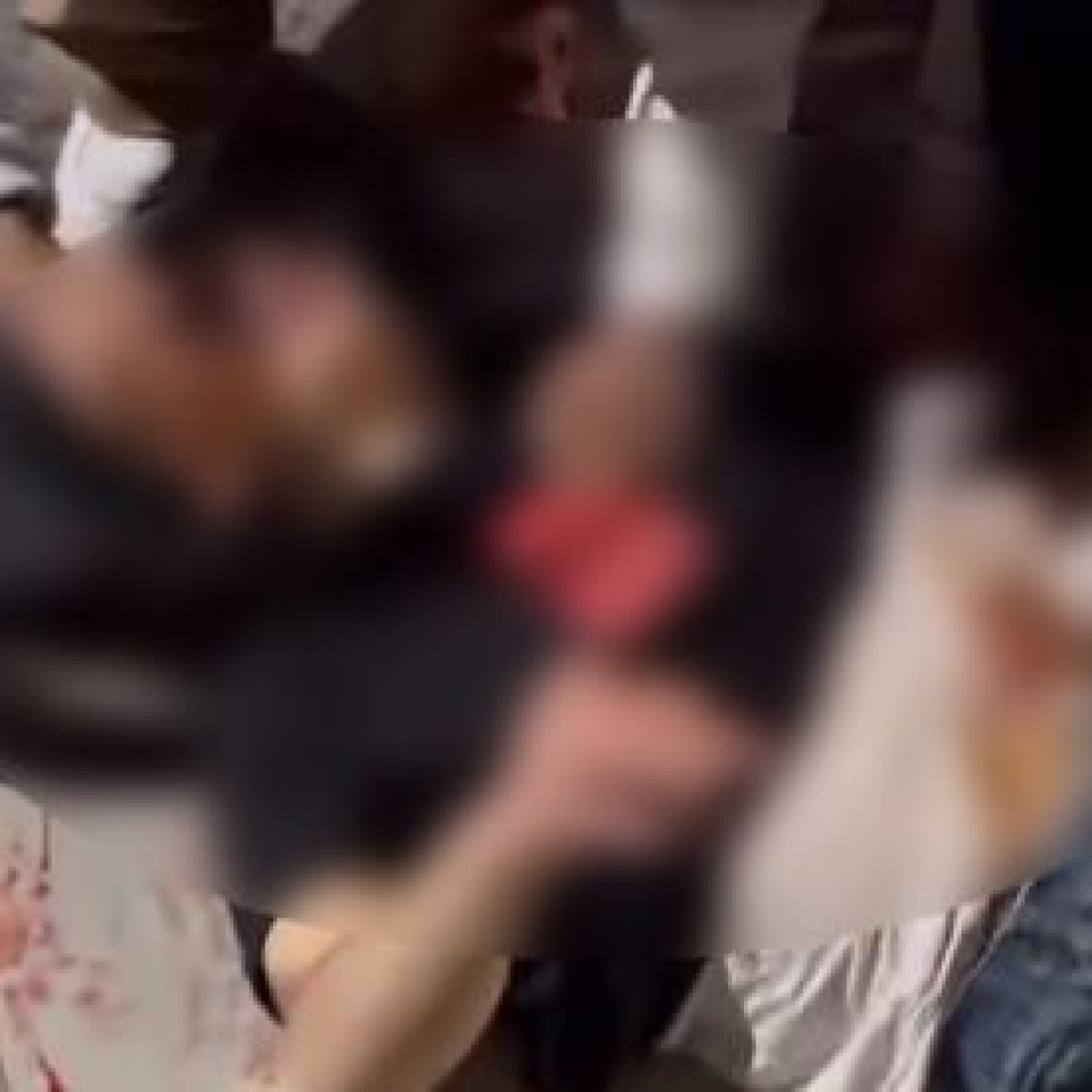 Başkentte metro çıkışında bıçaklar çekildi