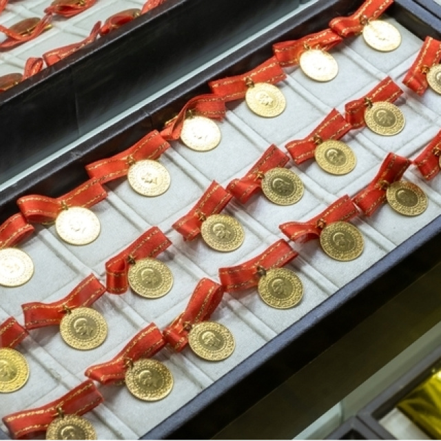 Altın fiyatlarında düşüş sürüyor