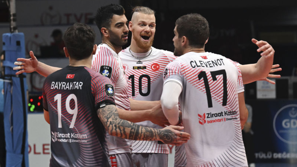 Efeler Ligi'nde "normal sezon" sona eriyor!