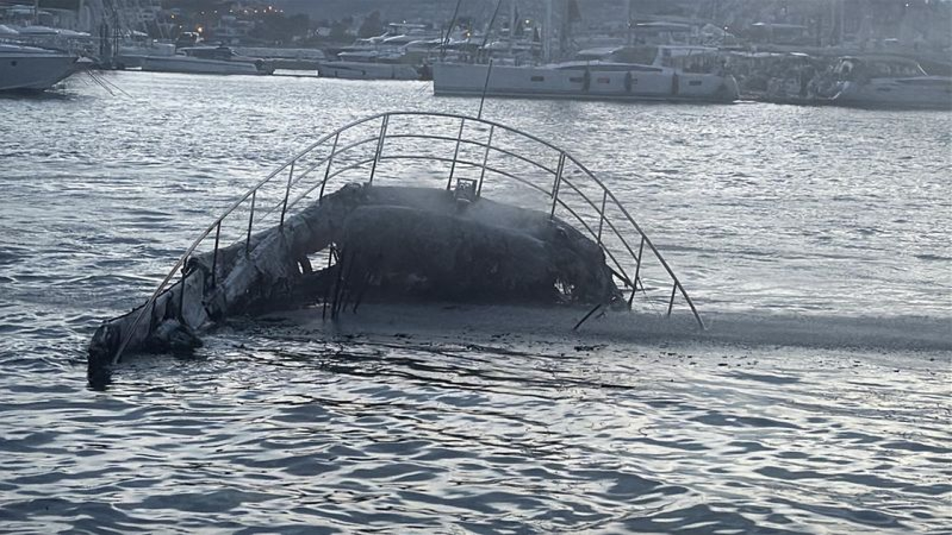 Bodrum'da marinada milyonluk tekneler yandı! | Son dakika haberleri