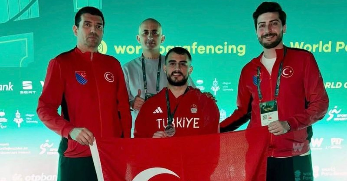 Hakan Akkaya gümüş madalya kazandı