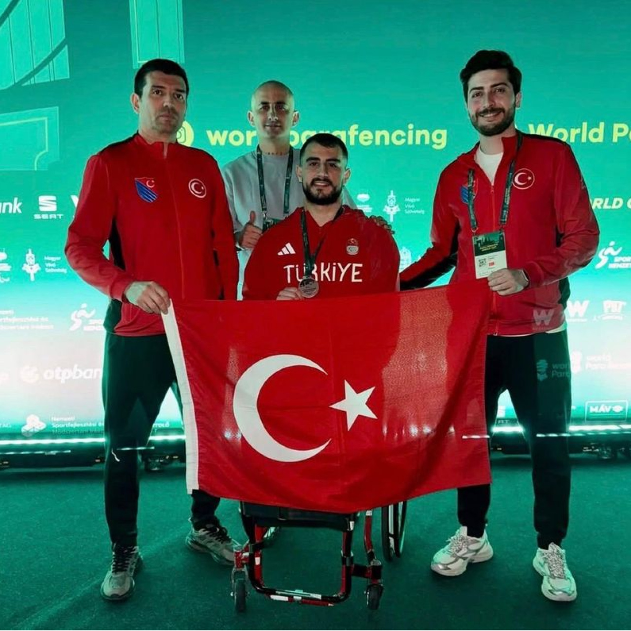 Para eskrimci Hakan Akkaya'dan gümüş madalya