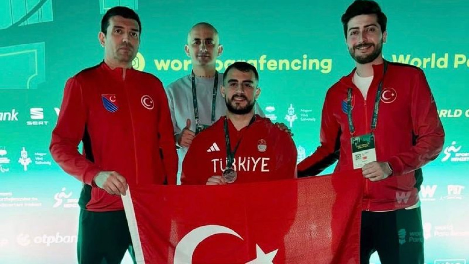 Para eskrimci Hakan Akkaya'dan gümüş madalya