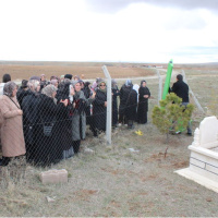 Saldırıya uğradığı mezarlıkta toprağa verildi!