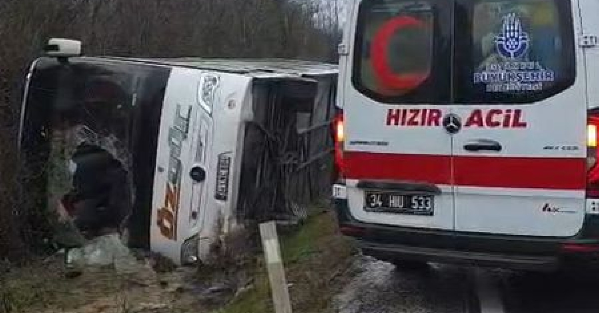 Çatalca'daotobüs devrildi; yaralılar var